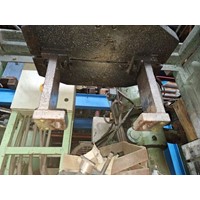 Gravity die casting machine for mould separate in 4 parts